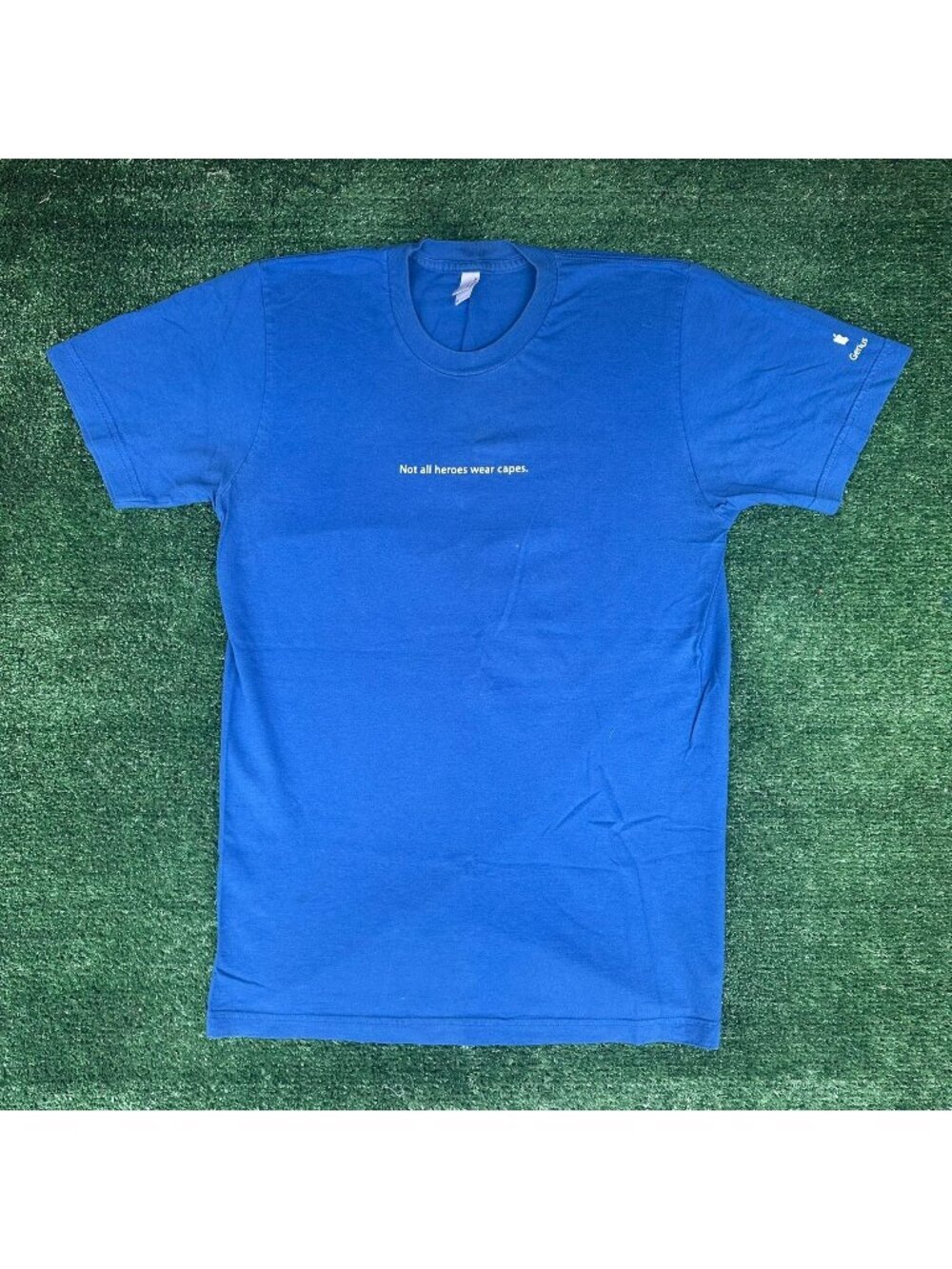 Vintage Y2K Apple Store Genius Quote T-Shirt Blue S Not All Heroes Wear Capes